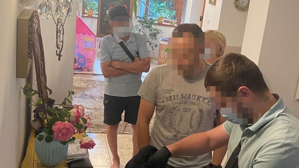 Сотрудники СБУ провели обыски на таможенном посту "Лужанка" и в местах проживания фигурантов дела