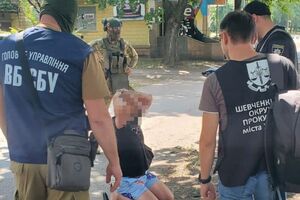 СБУ затримала виробника фальшивих документів на гарячому, коли той забирав другу виплату за готовий паспорт