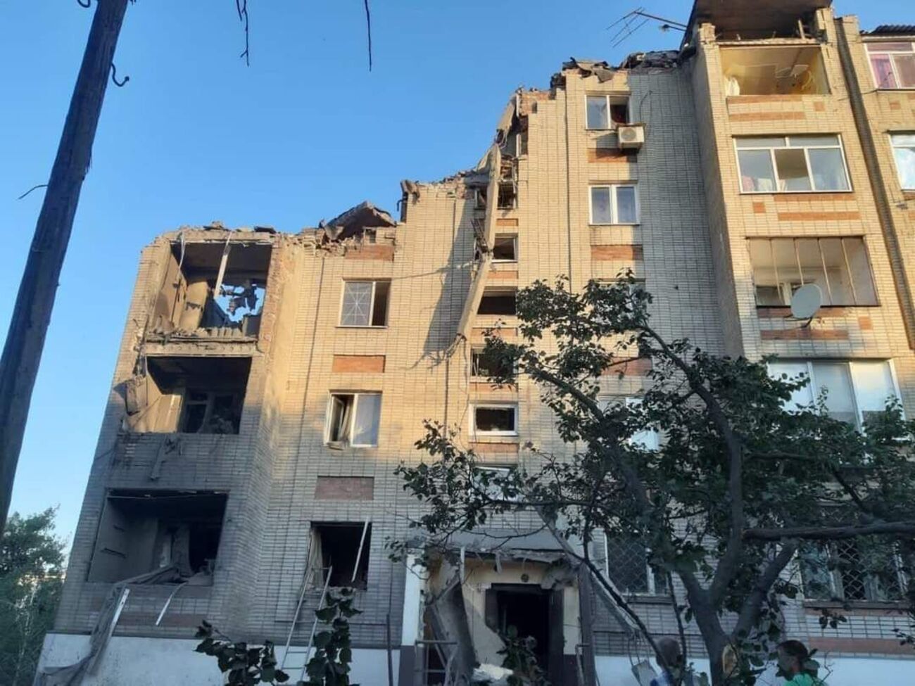 Унаслідок обстрілу Торецька частково обвалилася п'ятиповерхівка