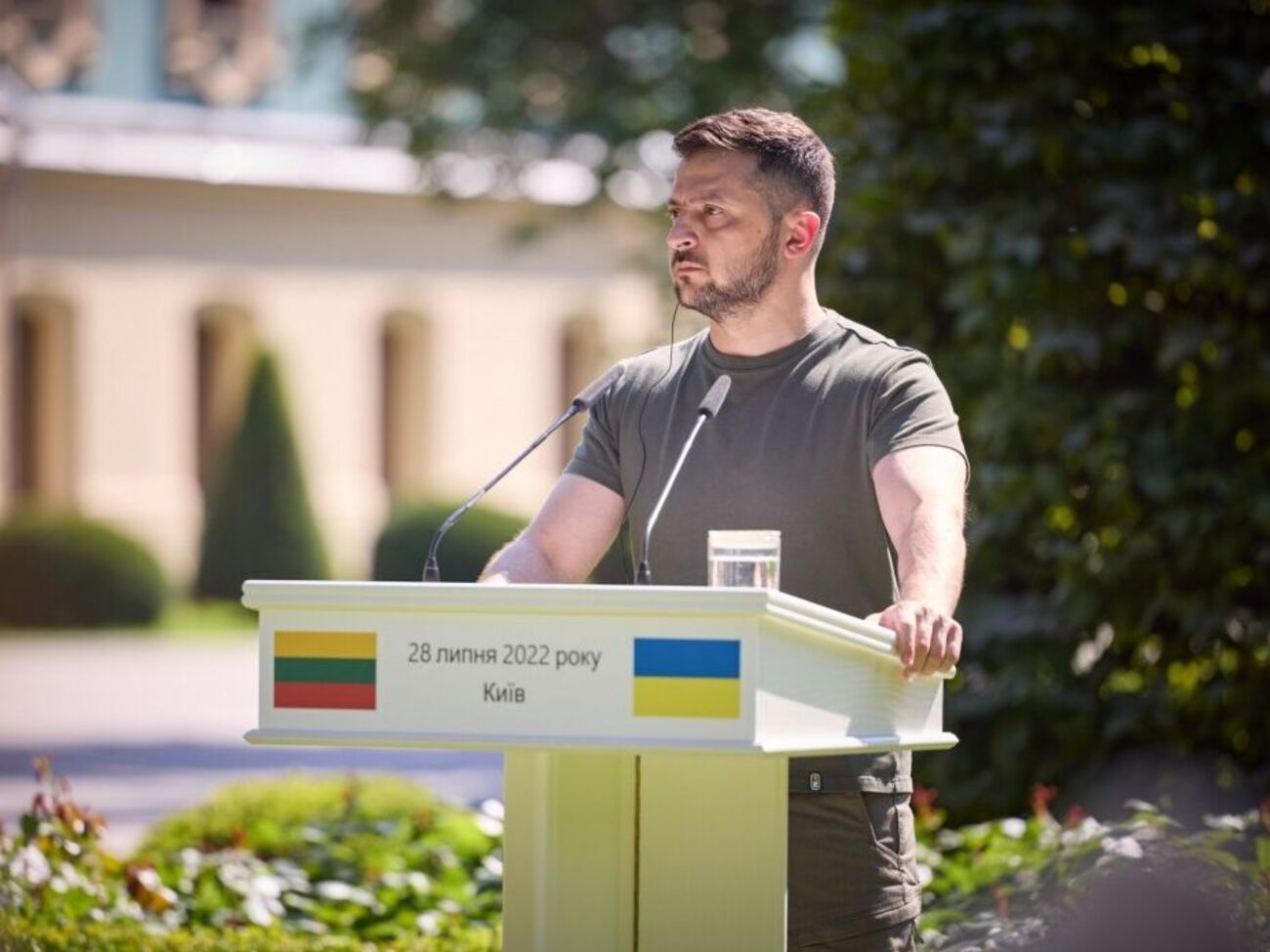 Зеленский:&nbsp;Орбан балансирует между отношениями с Россией и Украиной. Вот что он делает. На сегодняшний день он &ndash; исключение в ЕС