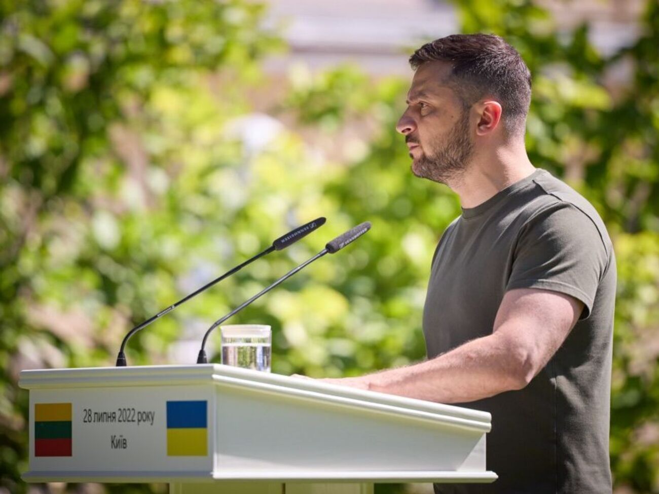 Зеленский:&nbsp;Мы не обмениваем и не торгуем территориями независимой Украины. Мы не имеем на это права