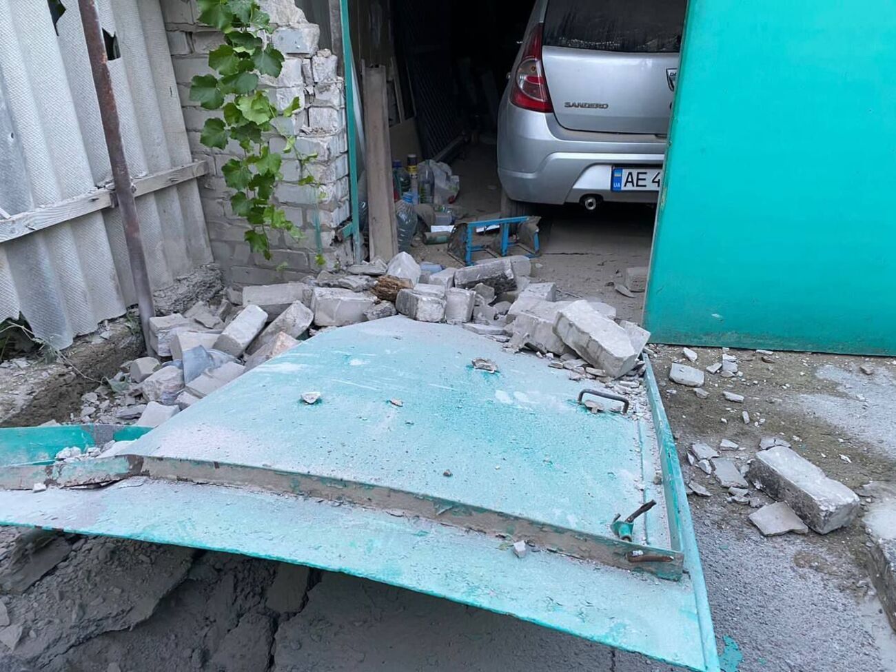 Унаслідок обстрілів пошкоджено шість приватних будинків та господарчі споруди