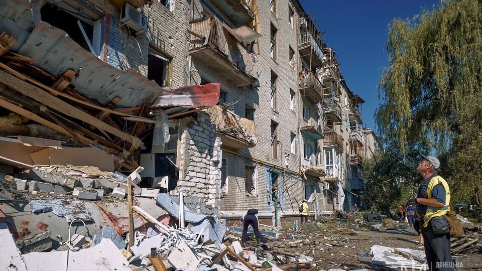 У місті пошкоджено вісім багатоповерхівок, 13 приватних будинків і три розважальні центри