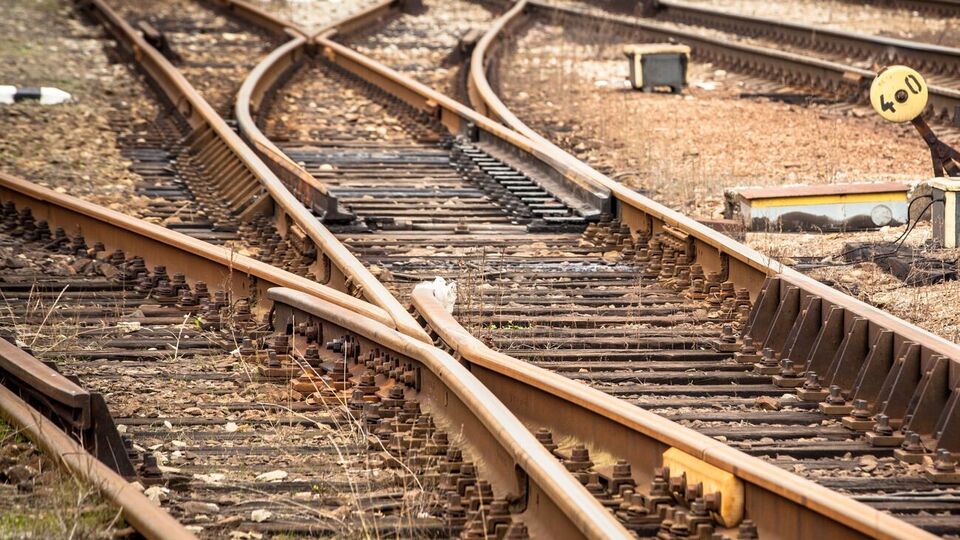 В результате обстрела повреждено железнодорожное полотно