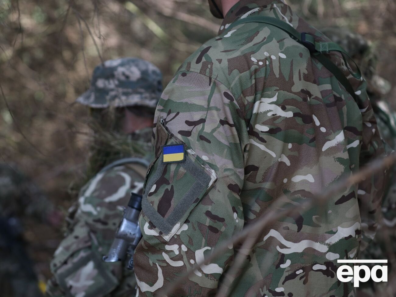 Призыву не подлежат военнообязанные женщины и мужчины, чьи близкие родственники погибли или пропали без вести на войне, говорится в тексте законопроекта