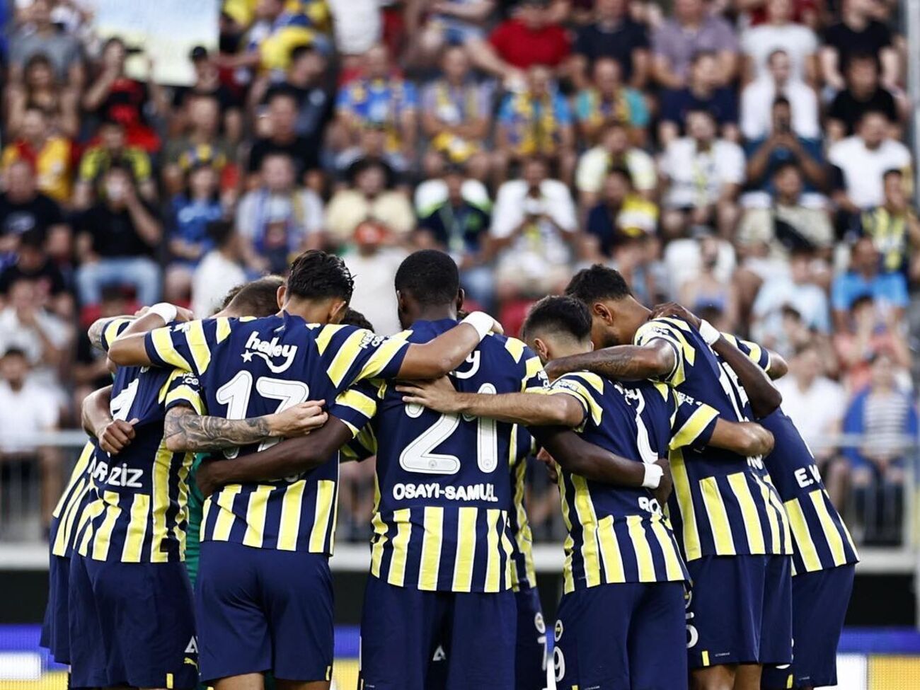 Стамбульський "Фенербахче" виступив проти війни й засудив своїх уболівальників за кричалки про Путіна