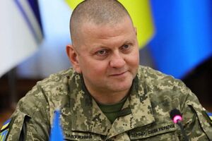 Залужный подписал два комплекта марок с кораблем