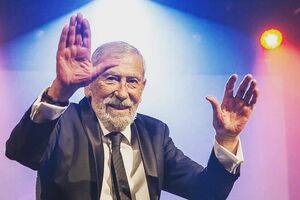 Кикабидзе: Ночью взял бутылку водки, закрылся в комнате и к утру сочинил пять песен. Все очень популярные. Потому что смысловые