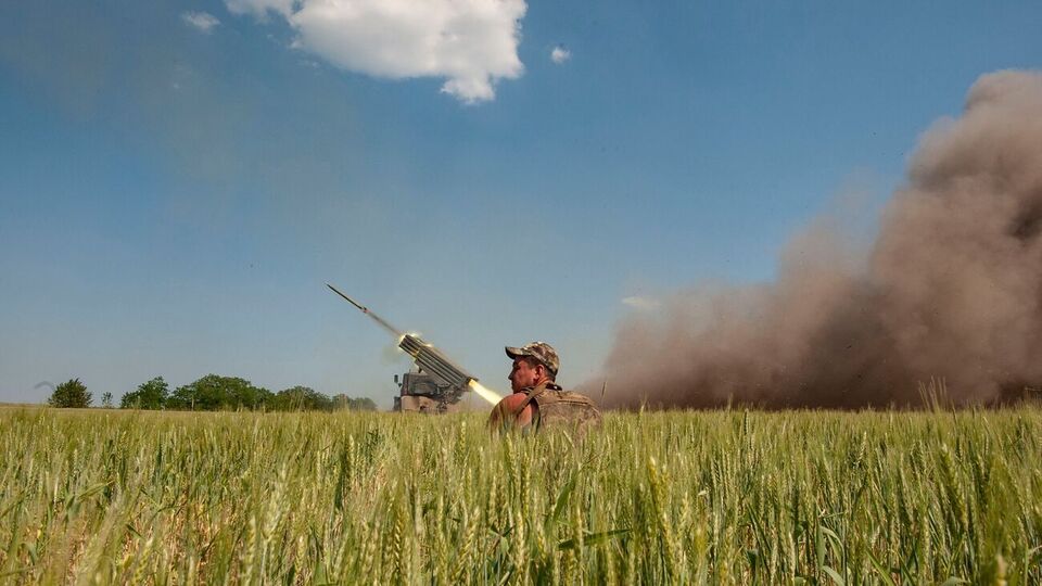 Українські військові й далі знищують російських окупантів та їхню техніку
