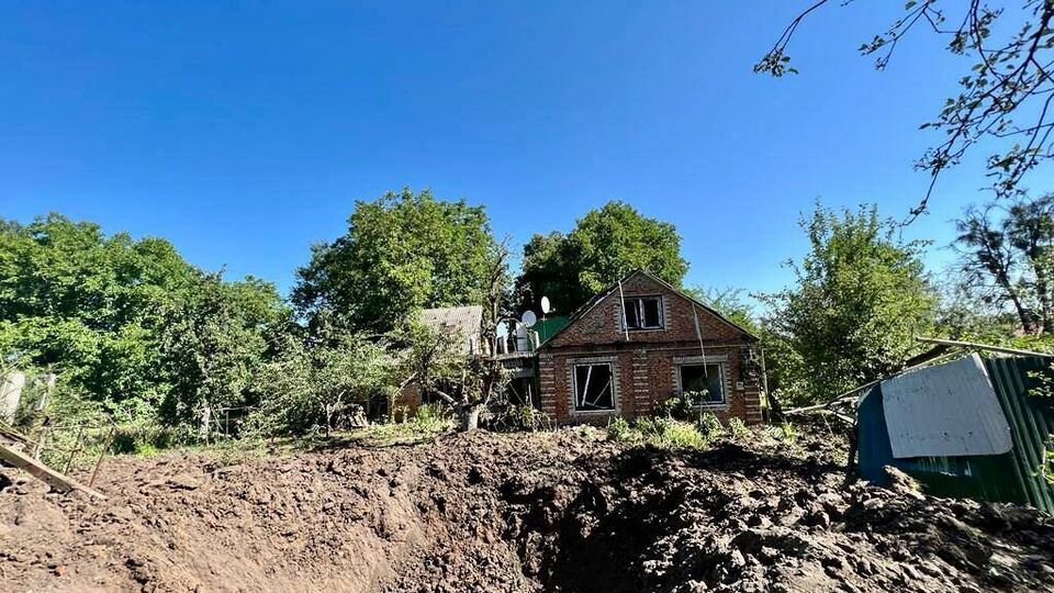 В результате удара по Харькову повреждены частный дом и школа, пострадала женщина