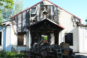 Зараз стару споруду демонтують