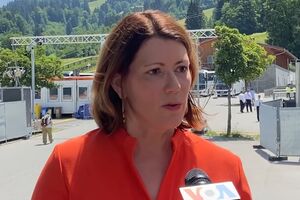 Андреа Калан сказала, що США й далі вживатимуть заходів, спрямованих на скорочення коштів, які Росія може використати на фінансування війни