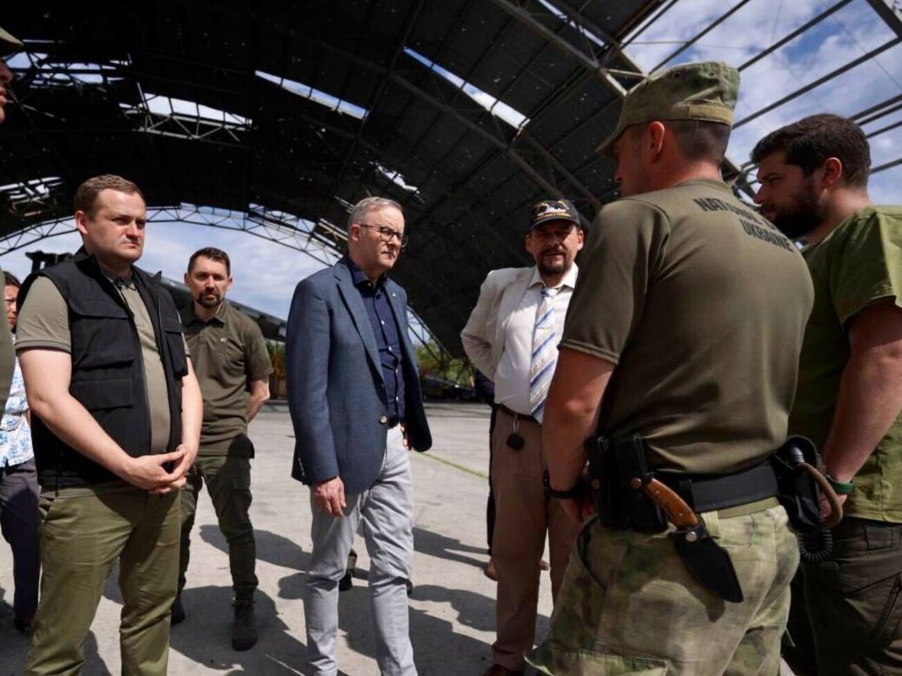 Альбанезе (в центре) заявил, что Австралия поддерживает Украину