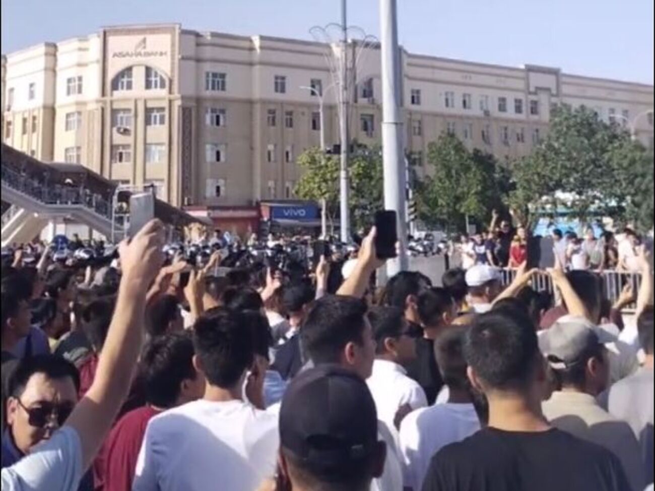 Багатотисячні акції відбулися в Каракалпакстані через ризик, що автономна республіка може втратити свій статус