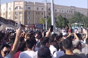 Багатотисячні акції відбулися в Каракалпакстані через ризик, що автономна республіка може втратити свій статус