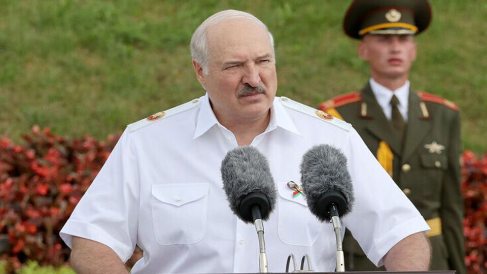 Лукашенко: Мы идем, как по тонкому льду