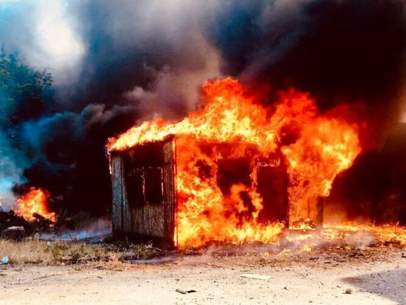 Окупанти зберігали награбоване майно на складі СТО, повідомив Андрющенко