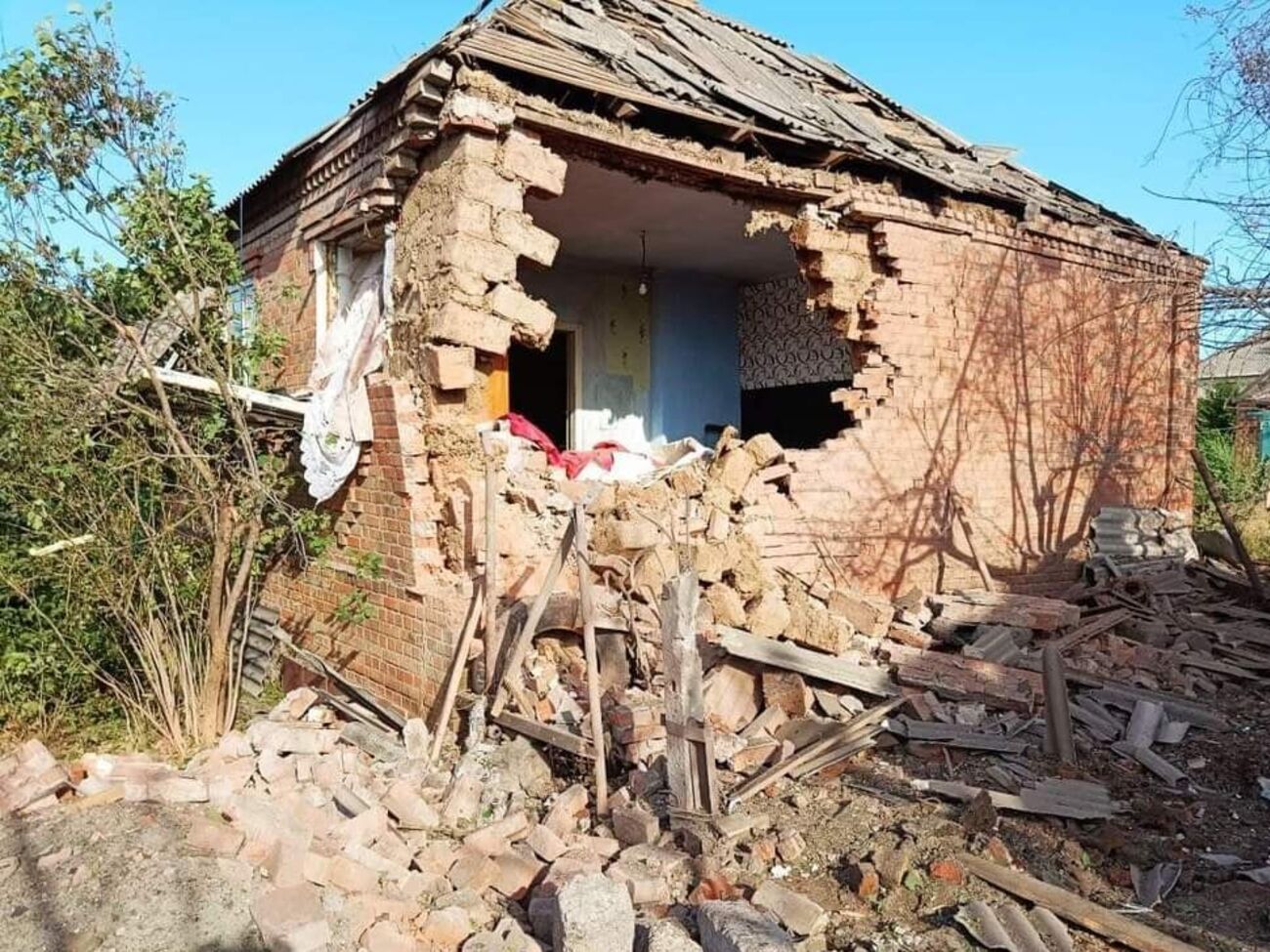 Славянск регулярно обстреливают