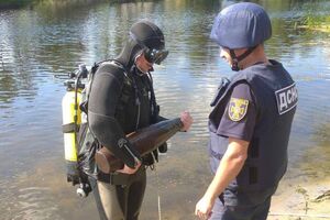 У водойми також потрапляють російські бомби, снаряди та міни