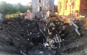 На месте ракетных ударов в Харькове образовались воронки