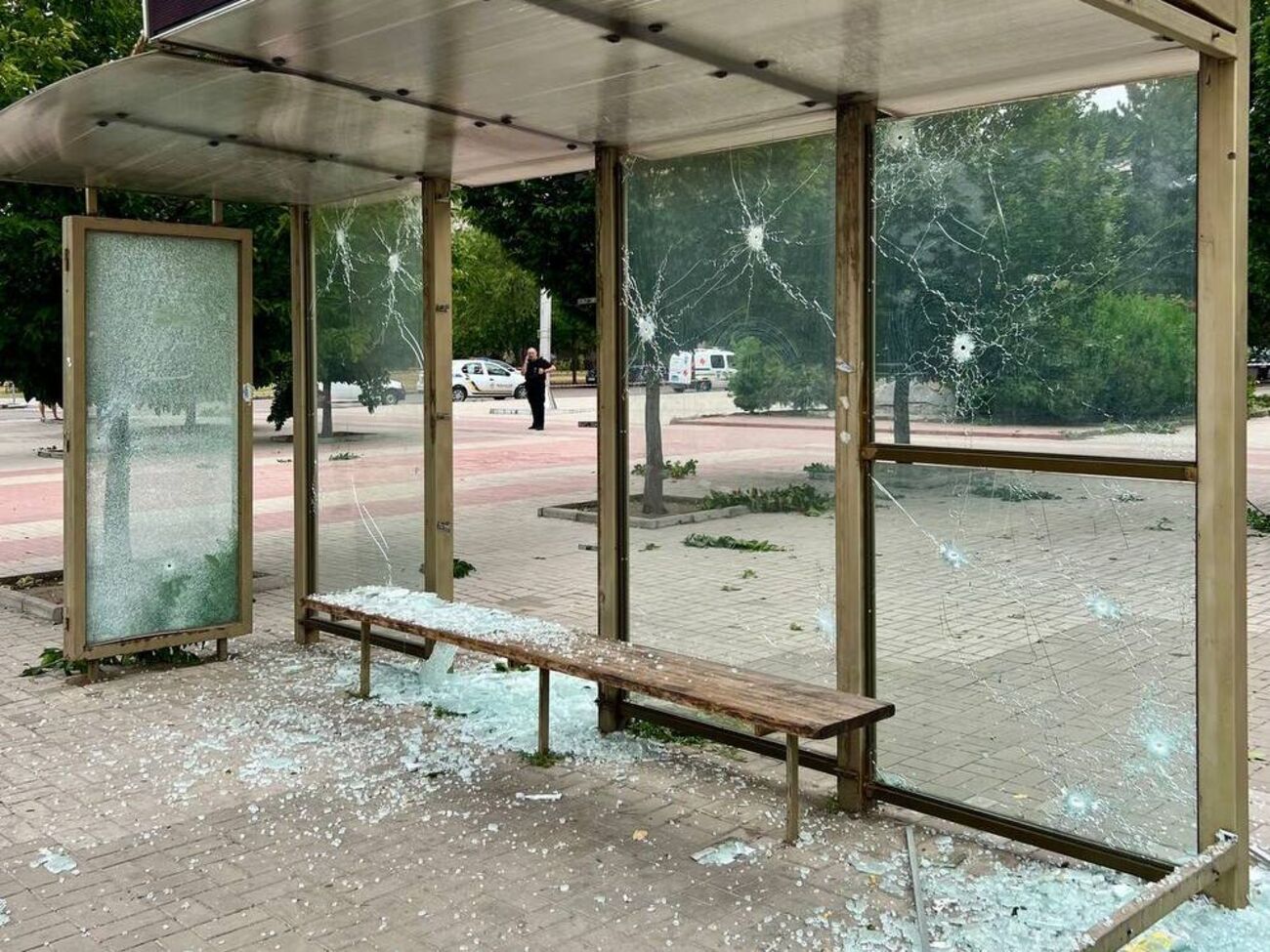 Через обстріл зупинки загинуло щонайменше семеро людей