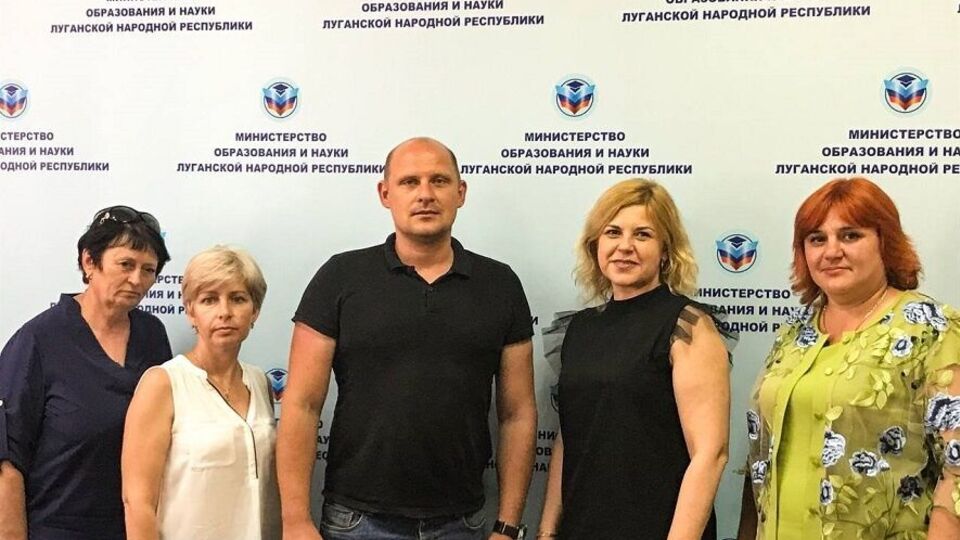 За даними слідства, Долгін їздив до окупованого Луганська по вказівки щодо запровадження російської освіти