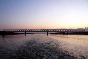 Передвижение российской техники по Антоновскому железнодорожном мосту невозможно, отметил Хлань