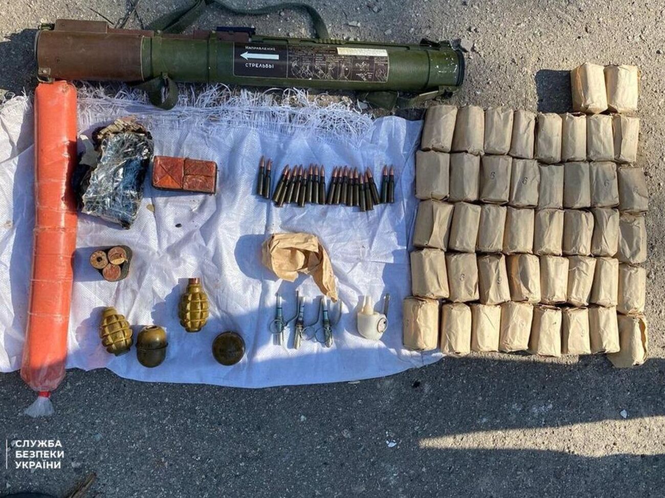 СБУ показала вилучені під час обшуку засоби ураження