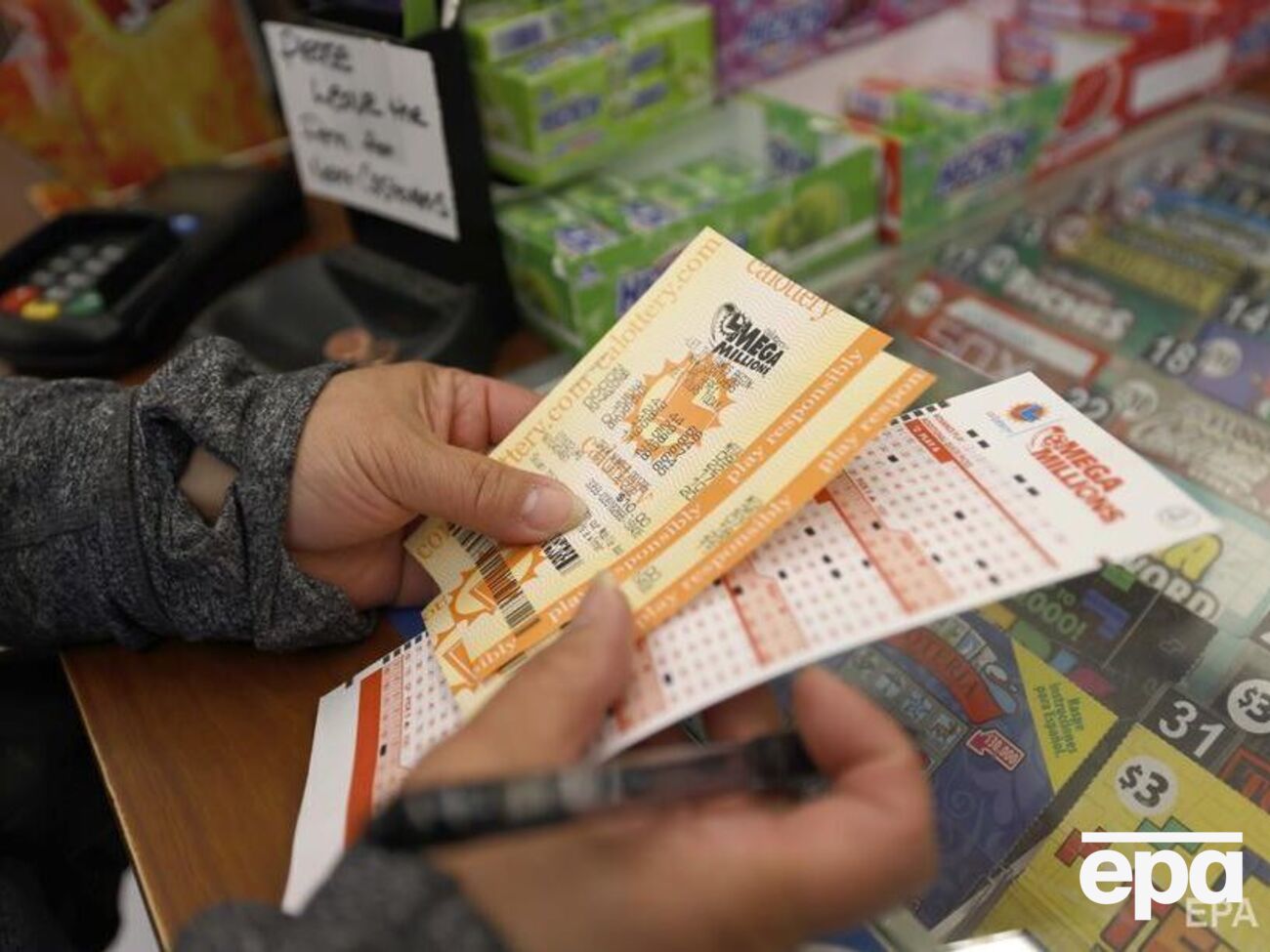 ЗМІ пишуть, що виграти джекпот у Mega Millions менше шансів, ніж бути ураженим блискавкою