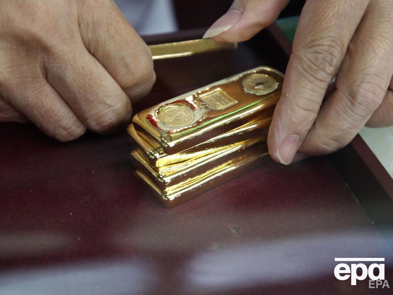 За даними CNN, золото із Судану Росія вивозить і суходолом, і літаками