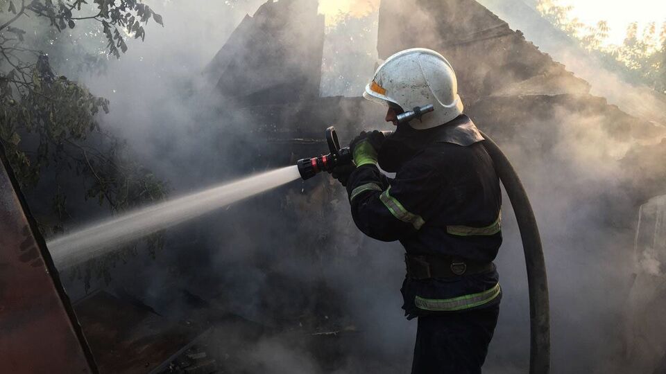 На місцях обстрілів виникли пожежі