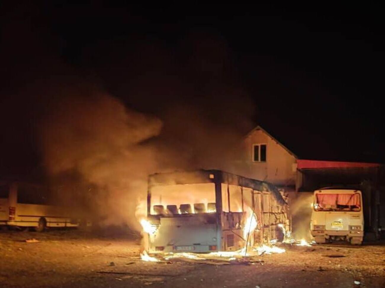 По Нікопольському району вночі війська РФ двічі вдарили із "Градів"