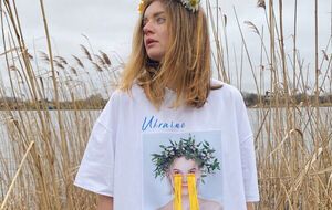 Компания Booriva представила футболку с надписью Ukraine don’t cry