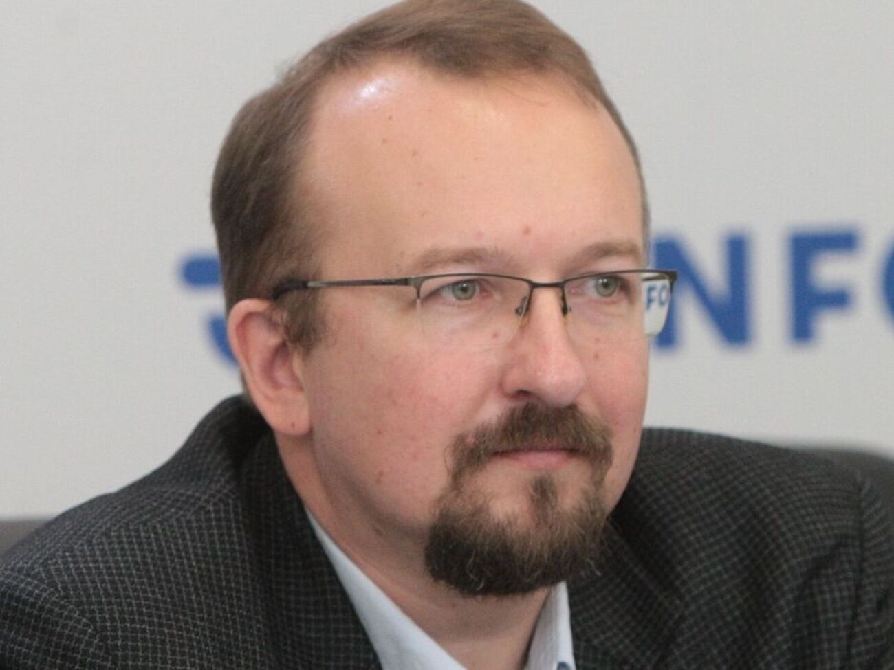 Командування ЧФ РФ вирішило зробити веселу міну при поганій грі. Заявило, що у Севастополь прилетіло, і скасувало всі заходи до Дня ВМФ