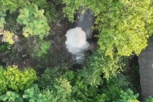 Спецназ СБУ уничтожает технику оккупантов