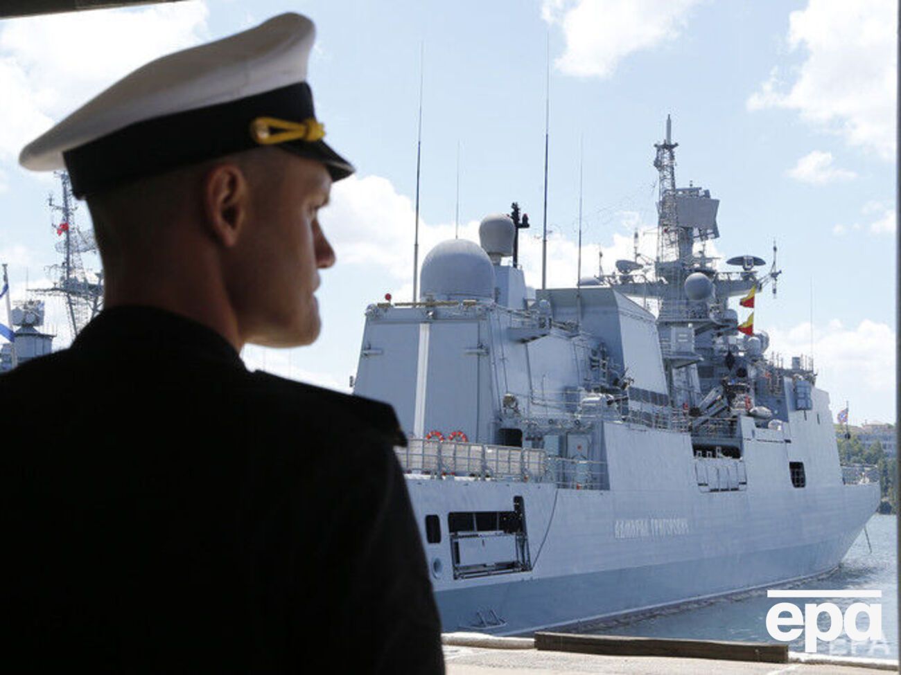 В ОК "Юг" назвали число российских кораблей, которые маневрируют в районе Крыма