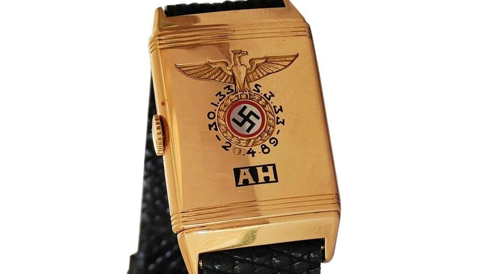 Часы Гитлера продали за $1,1 млн – почти в два раза дешевле ожидаемой цены