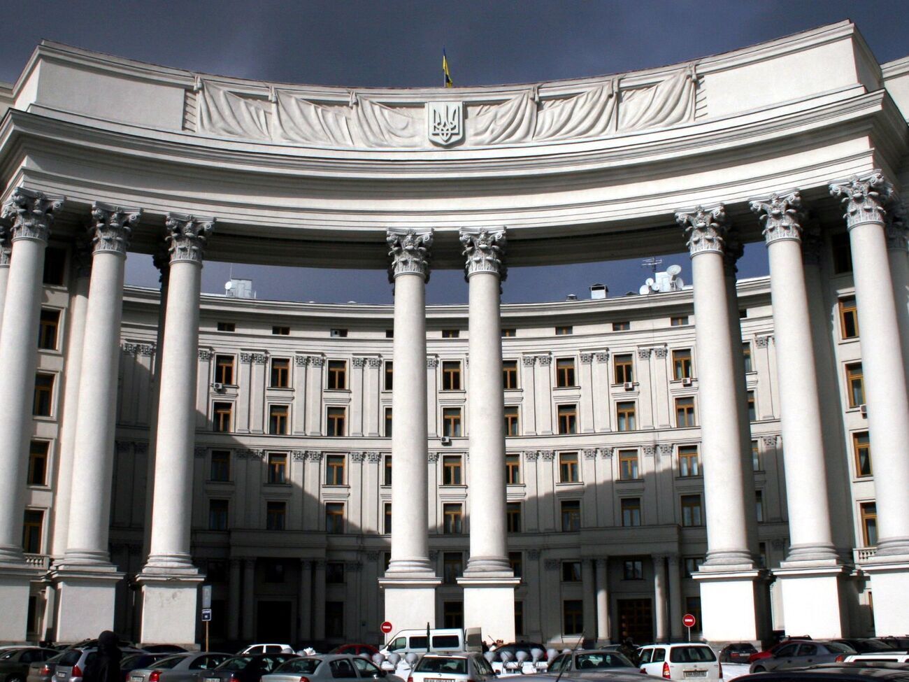 МИД Украины рекомендовал украинцам покидать Сербию через Северную Македонию