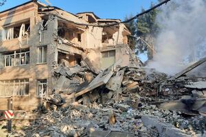 Наразі рятувальники розбирають завали гімназії