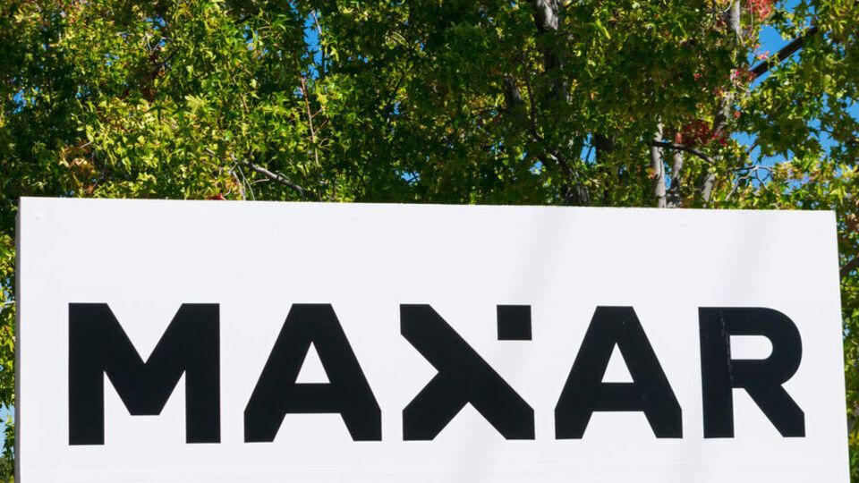 Maxar регулярно публікує супутникові знімки з наслідками війни в Україні