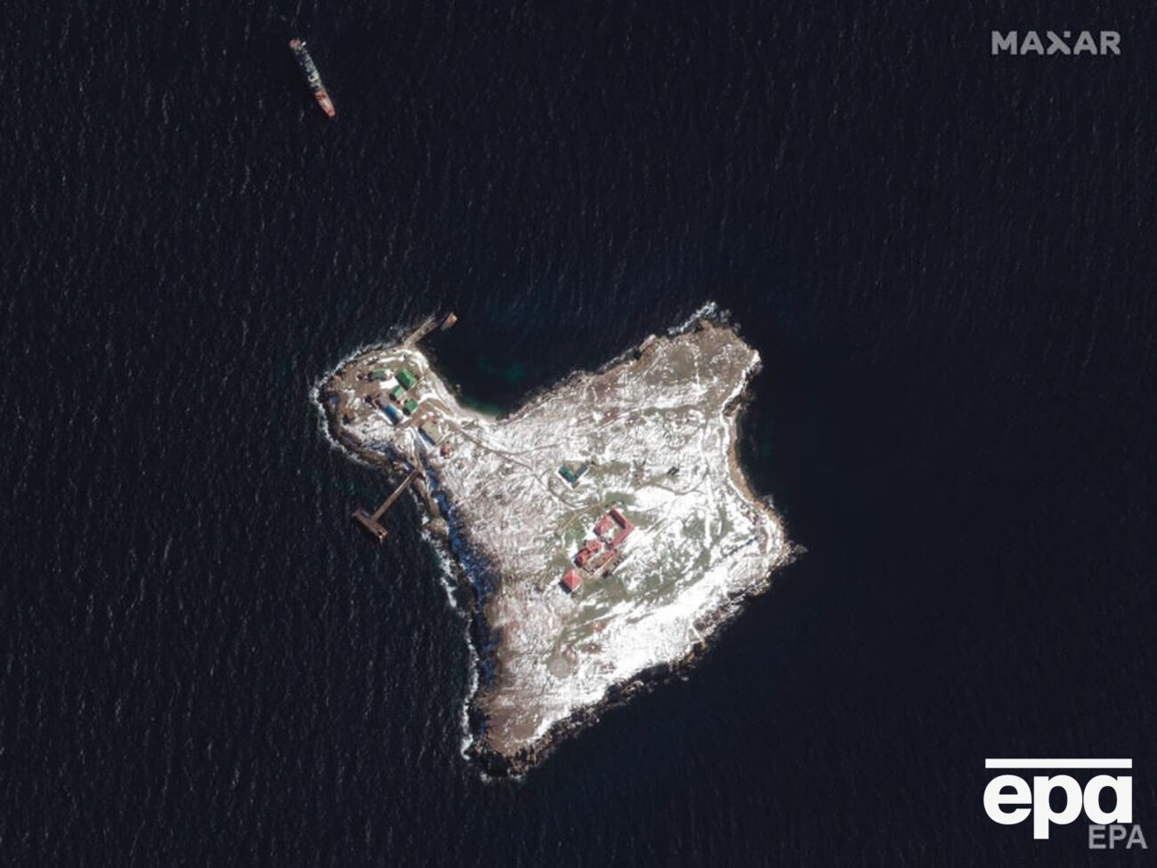 Флаг Украины находится на острове Змеиный, но поднимут его позднее