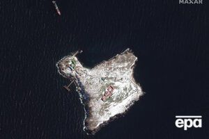 Флаг Украины находится на острове Змеиный, но поднимут его позднее