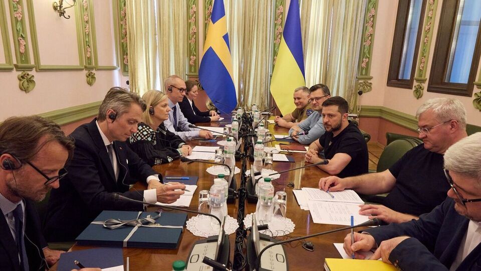 Зеленський (третій праворуч) подякував Андерссон (третя ліворуч) за підтримку курсу України на повноправне приєднання до ЄС у майбутньому