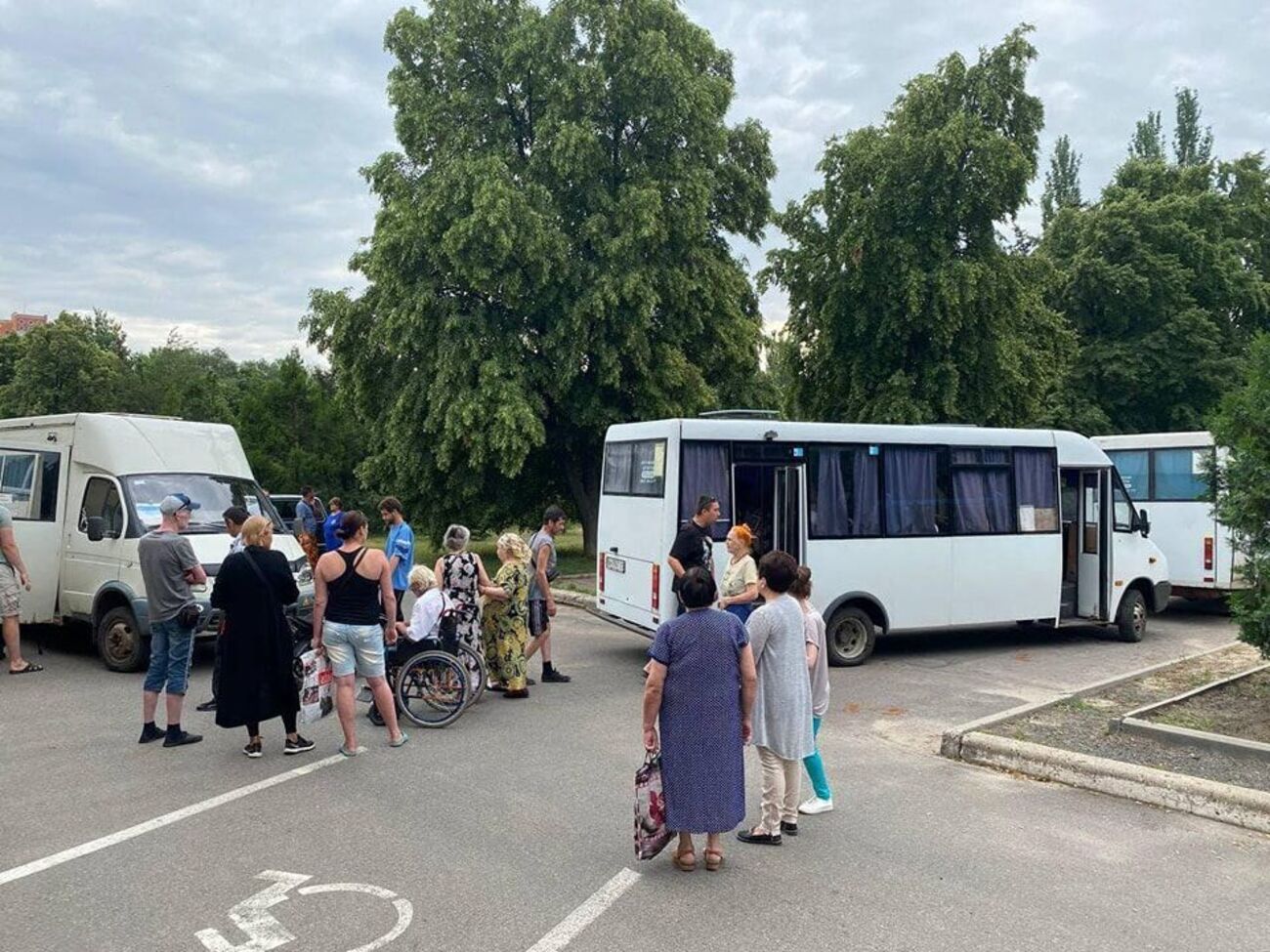 Обстріли Слов'янська посилилися, жителів міста закликають евакуюватися