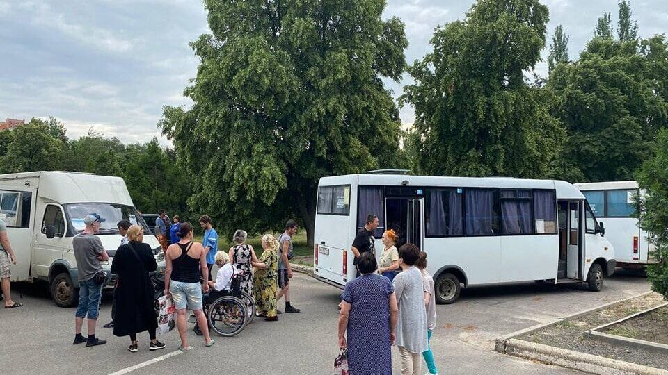 Обстріли Слов'янська посилилися, жителів міста закликають евакуюватися