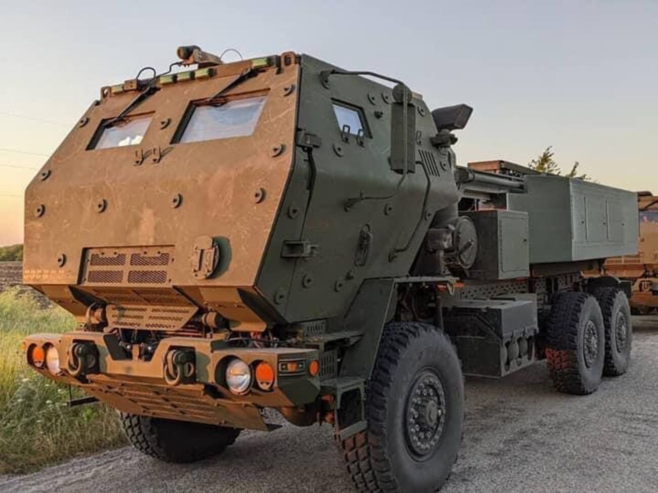 Американські реактивні системи залпового вогню HIMARS перезаряджаються за чотири хвилини