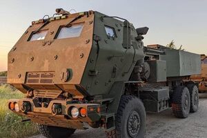 Американські реактивні системи залпового вогню HIMARS перезаряджаються за чотири хвилини