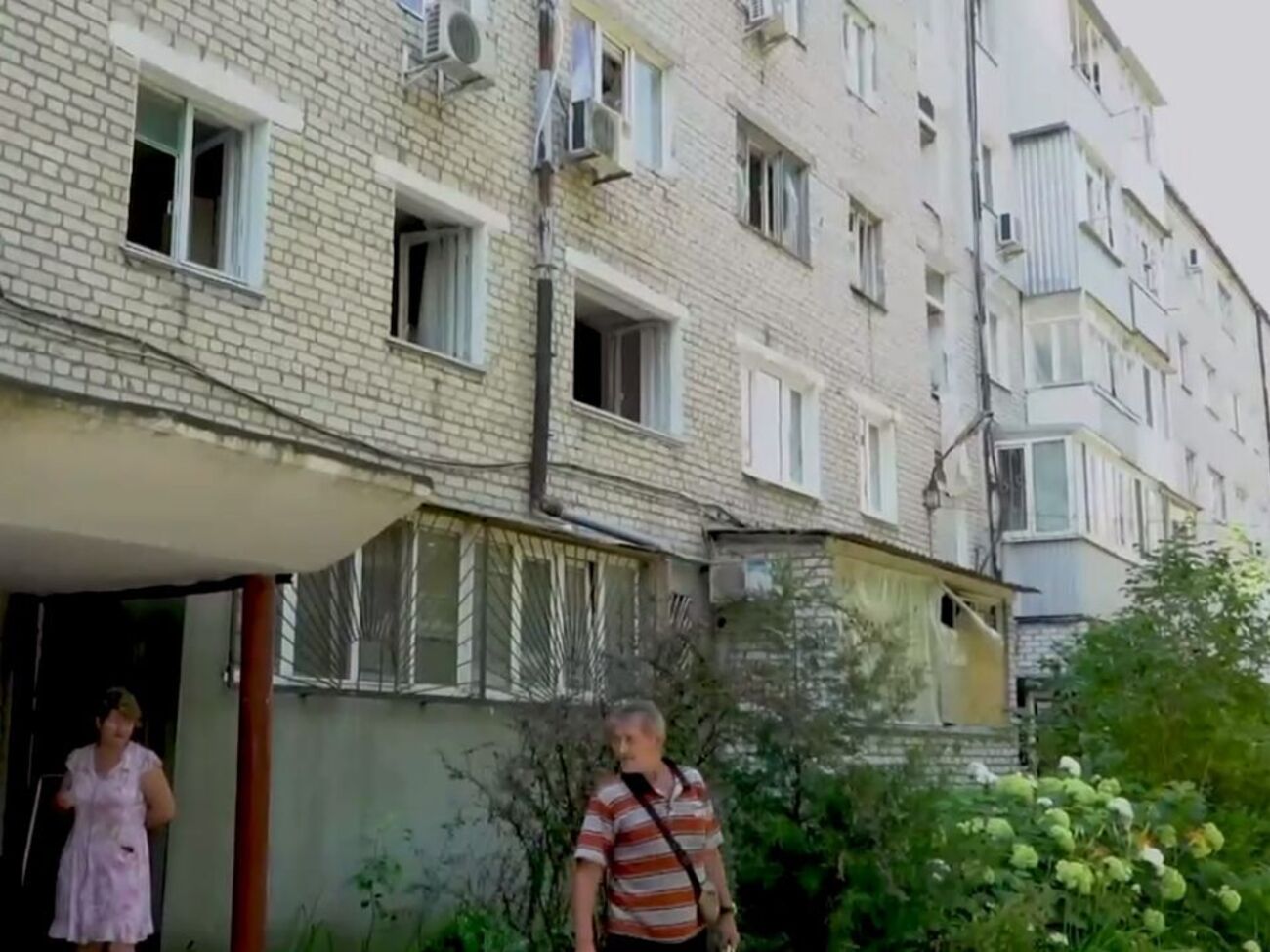 Взрывная волна выбила окна в домах