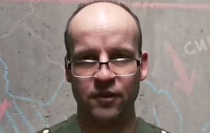 Великий в образе Конашенкова заявил, что российские военные "героически обосронялись, держа обосрону на всех направлениях"