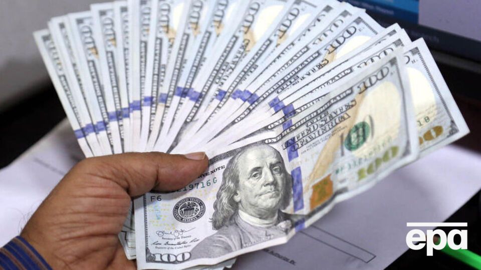 Более $5 млн наличными вывезли из Украины чиновники и члены их семей, заявили в НАПК